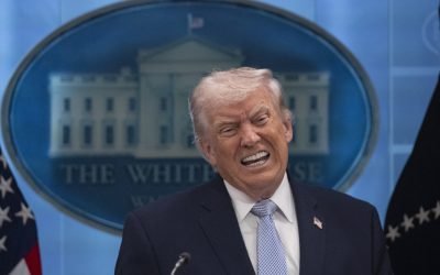 Donald Trump, fostul președinte american, a indicat marți că Statele Unite se află în „negocieri aprinse” cu privire la conflictul cu Iranul, pe fondul unei crize tensionate legată de strâmtoarea Ormuz