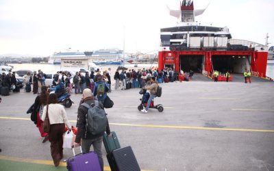 Ultimul val de Paște: Porturile din Attica, luate cu asalt de călători