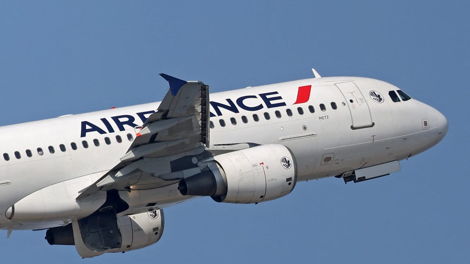 Air France, scumpire de 50 de euro la bilete din cauza prețului kerosenului