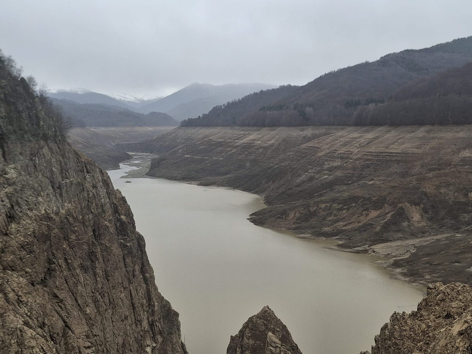 Reumplerea lacului VIDRARU a început: Finalizare estimată în octombrie, anunță ministrul Energiei Bucurie pentru mulți, veste bună pentru România