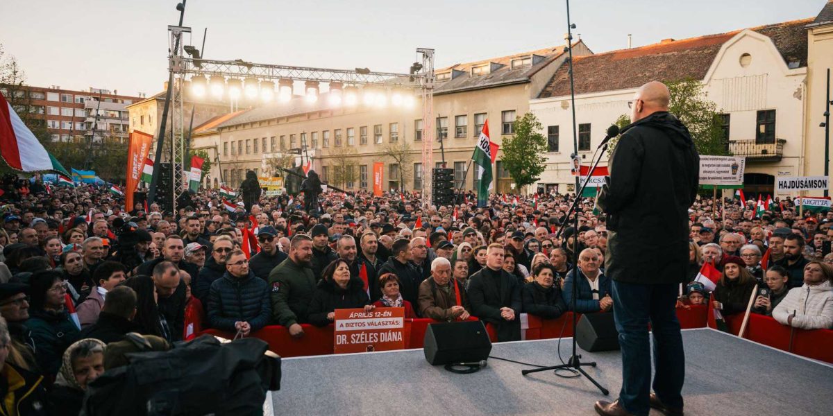 Az erdélyi magyarok üzenetét vitte el