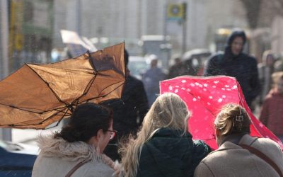 Vremea se schimbă radical: vine frigul, ploi, lapoviță și ninsori în toată țara București – Românii se pregătesc pentru o schimbare bruscă a vremii, după ce temperaturile au atins valori neobișnuit de ridicate în ultimele zile