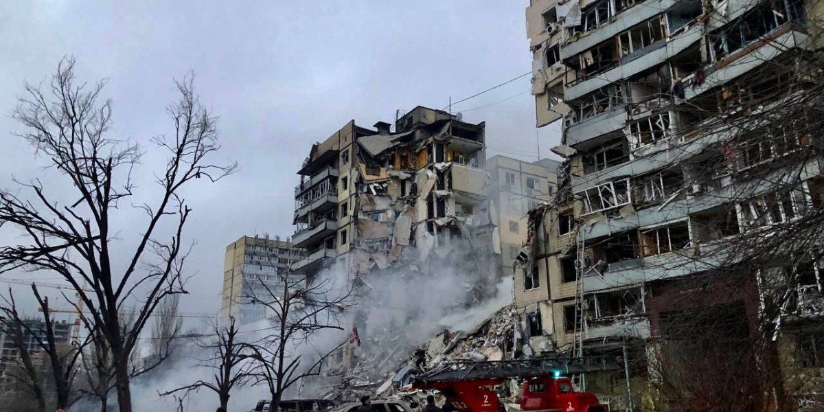 Atacuri aeriene ruși în dnipro: Doi morți și răniți Cel puțin două persoane au murit și alte trei au fost rănite în urma atacurilor aeriene rusești asupra unor districte din regiunea Dnipro, în estul Ucrainei