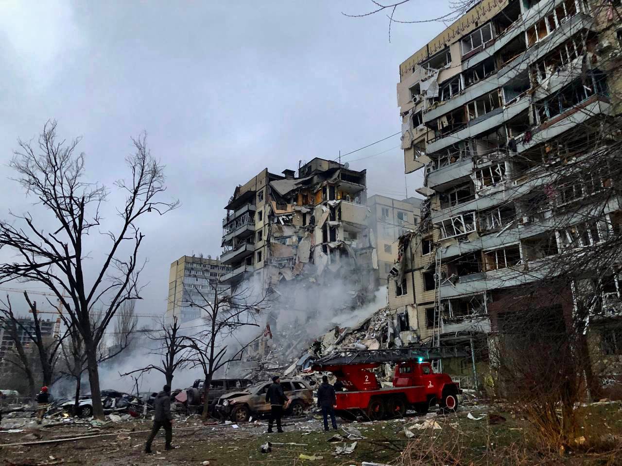 Atacuri aeriene ruși în dnipro: Doi morți și răniți Cel puțin două persoane au murit și alte trei au fost rănite în urma atacurilor aeriene rusești asupra unor districte din regiunea Dnipro, în estul Ucrainei