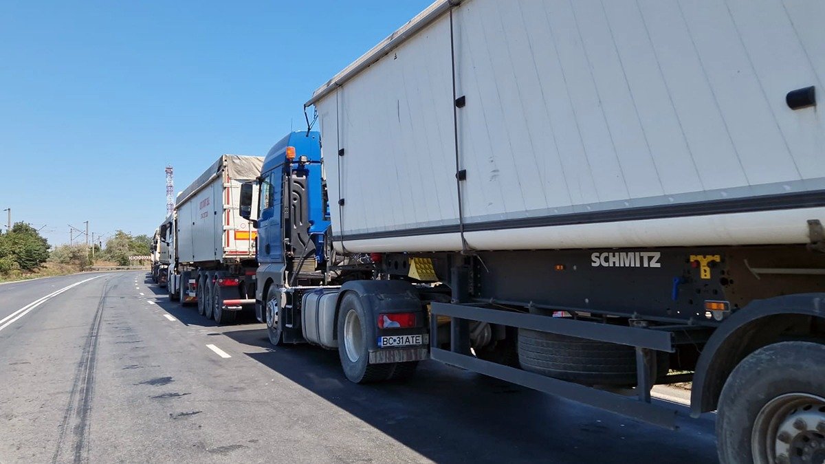 Transportatorii de mărfuri din Iași se confruntă cu dificultăți majore din cauza scumpirii carburanților, costurile operaționale crescând cu aproximativ 10%