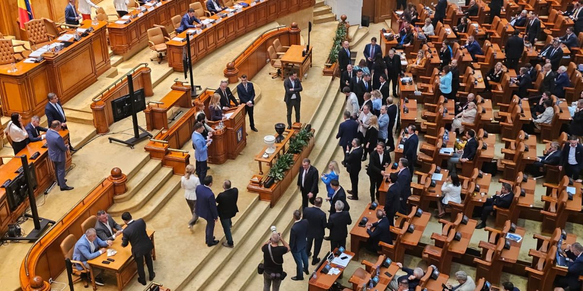 Conflict în opoziție: Moțiunea de cenzură, între ambiții și așteptări. AUR amână