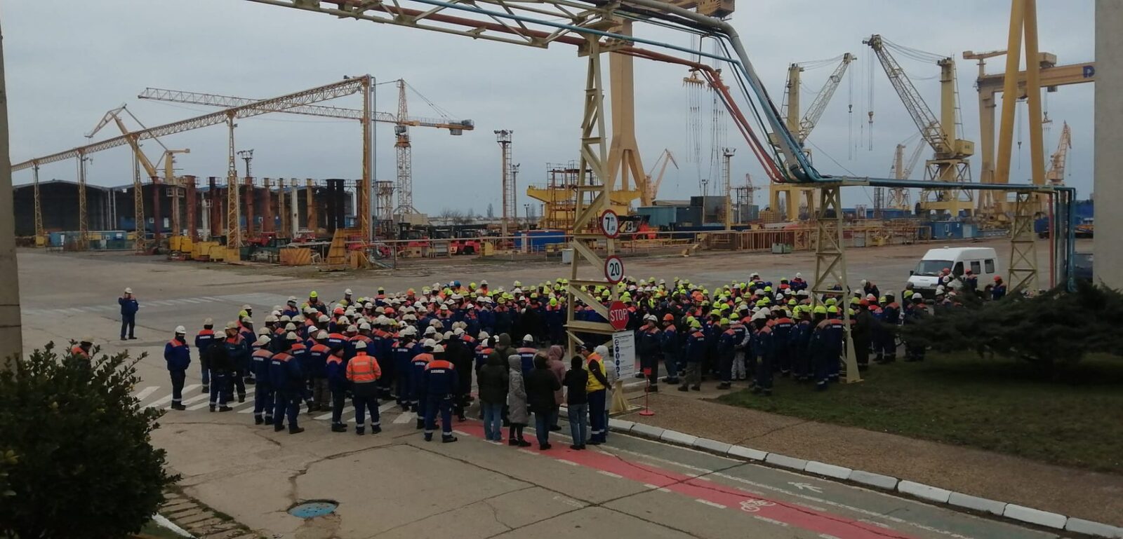 Șantierul Naval Damen Mangalia intră în faliment: Peste 1000 de angajați își pierd locurile de muncă Șantierul Naval Damen Mangalia se confruntă cu falimentul, după ce adunarea creditorilor a respins planul de reorganizare propus de administratorul judiciar
