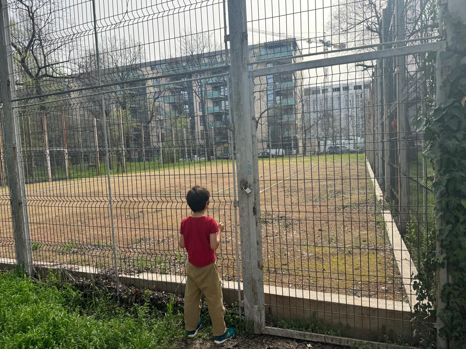 Aproape 1.000 de locuitori cer salvarea Bazei Sportive Cireșarii din București Aproape o mie de persoane au semnat o petiție online prin care cer intervenții urgente pentru salvarea Bazei Sportive Cireșarii din București