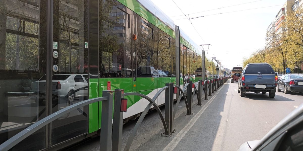 Blocaj pe Linia 21 în București: Călător cu probleme medicale, STB la un pas de criză