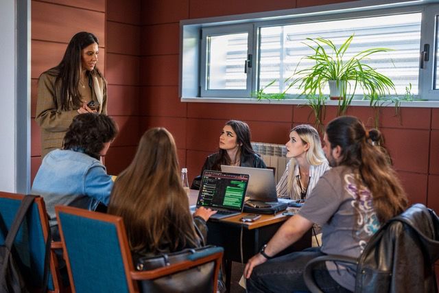 Reciclare anti-ghinion: Studenții din București, premiu pentru inovație