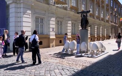 Ouă GIGANT în Timișoara: 7.000 de euro și statuia uitată
