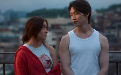 Spoiler Alert: Sezonul 3 din „XO, Kitty” aduce noi dileme amoroase și creștere personală Sezonul 3 din „XO, Kitty”, disponibil pe Netflix, continuă să exploreze viața plină de peripeții amoroase a personajului principal, Kitty Song Covey (Anna Cathcart)