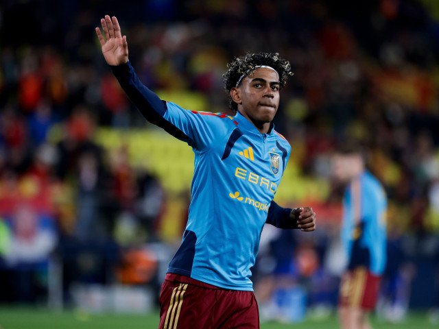 Glumă de 1 aprilie: Lamine Yamal, „transferat” în România