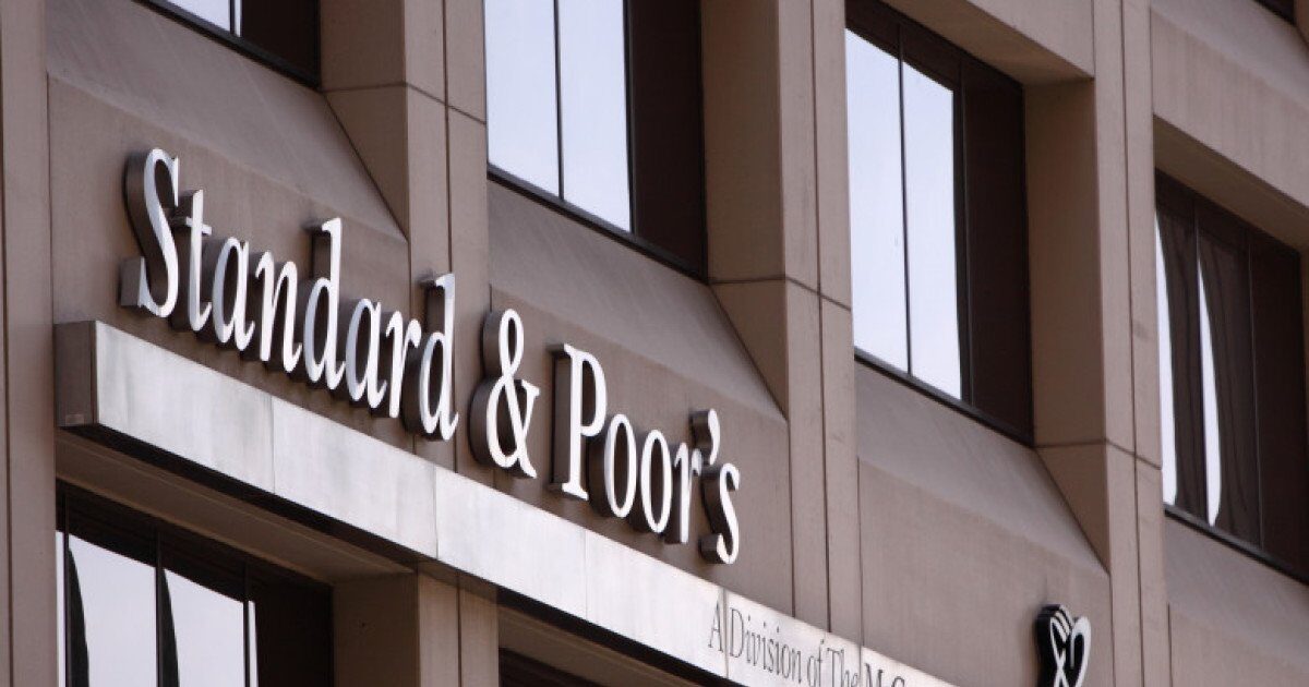 S&P Global Ratings a confirmat ratingurile României, dar menține perspectiva negativă București – Agenția de rating S&P Global Ratings a reconfirmat, vineri, ratingurile de credit ale României la nivelul „BBB-/A-3”, ceea ce indică un nivel de încredere relativ stabil