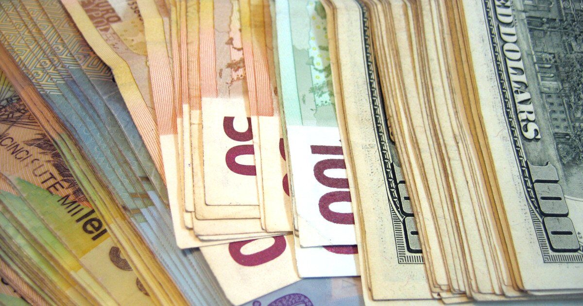 Cursul euro stabil, dolarul și lira urcă ușor în ședința BNR de marți București – Banca Națională a României (BNR) a calculat cursul euro la 5,0988 lei marți, 31 martie, o ușoară scădere față de valoarea de 5,0989 lei înregistrată în ședința precedentă