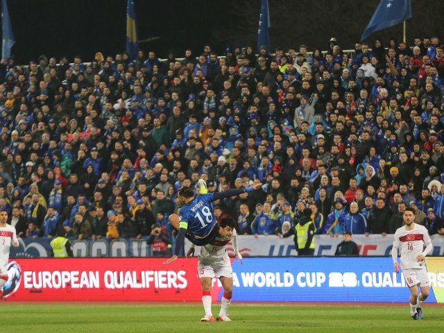 Acuzații de „blat” înfruntă vedeta kosovară Vedat Muriqi după înfrângerea cu Turcia Naționala Turciei se pregătește să revină la Cupa Mondială după o absență de 24 de ani, grație victoriei obținute în barajul pentru Campionatul Mondial din 2026