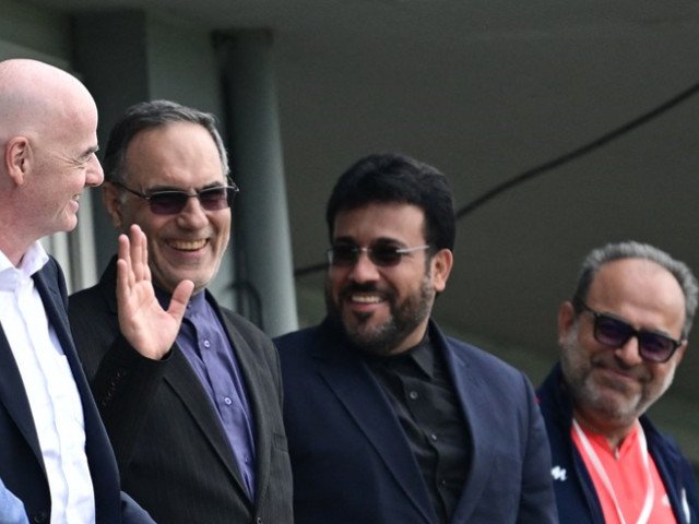 La data de 2 aprilie 2024, site-ul de știri apnews.com a raportat o întâlnire între președintele FIFA, Gianni Infantino, și oficialii Federației Iraniene de Fotbal, în contextul discuțiilor referitoare la participarea echipei naționale a Iranului la Cupa Mondială din 2026