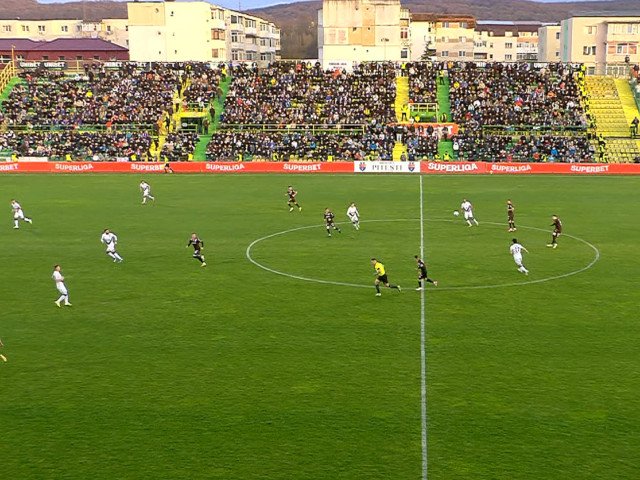 FC Argeș – Dinamo: Duel crucial în play-off-ul SuperLigii, cu miză mare pentru ambele echipe Mioveni, 4 aprilie 2026 – Spectacol garantat sâmbătă de la ora 19:30, pe Digi Sport 1, unde se vor înfrunta FC Argeș și Dinamo, în cadrul celei de-a treia etape din play-off-ul SuperLigii
