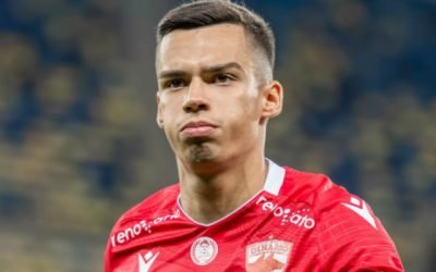 Cătălin Cîrjan, căpitanul lui Dinamo, s-a logodit Mijlocașul echipei Dinamo București, Cătălin Cîrjan, a cerut-o în căsătorie pe iubita sa, Evelyn Tamaș, un eveniment care a adus o rază de bucurie într-o perioadă dificilă pentru echipă