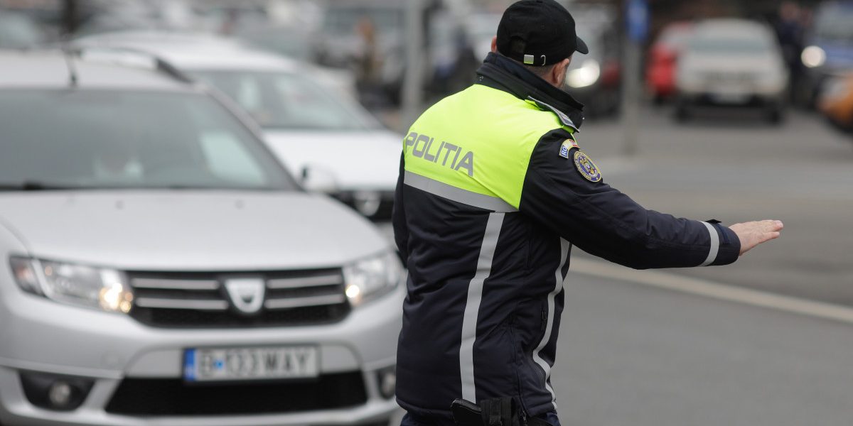 Echipamente auto obligatorii în 2026: Amenzi GRELE pentru șoferi