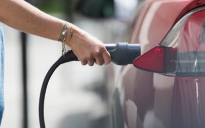 Războiul din Iran accelerează tranziția energetică în Europa Conflictul din Orientul Mijlociu, și implicit scumpirea petrolului și gazelor naturale, determină o creștere semnificativă a interesului pentru energia regenerabilă în Europa