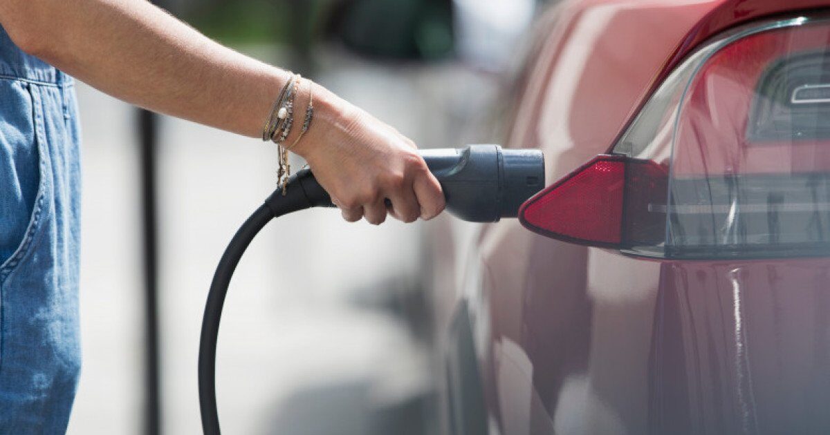 Războiul din Iran accelerează tranziția energetică în Europa Conflictul din Orientul Mijlociu, și implicit scumpirea petrolului și gazelor naturale, determină o creștere semnificativă a interesului pentru energia regenerabilă în Europa