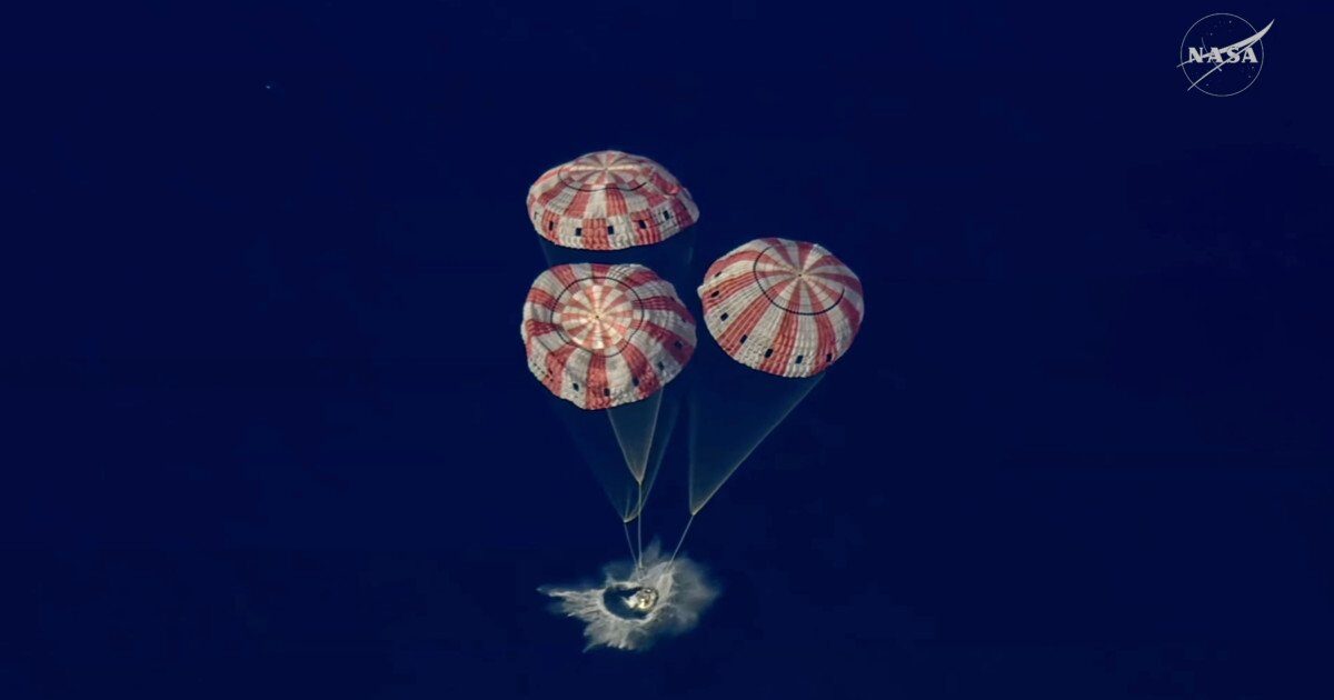 Orion, capsula istorică Artemis II, amerizează perfect în Pacific