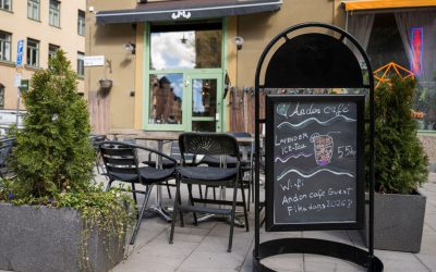 Mona deschide o cafenea în Stockholm: IA preia comanda