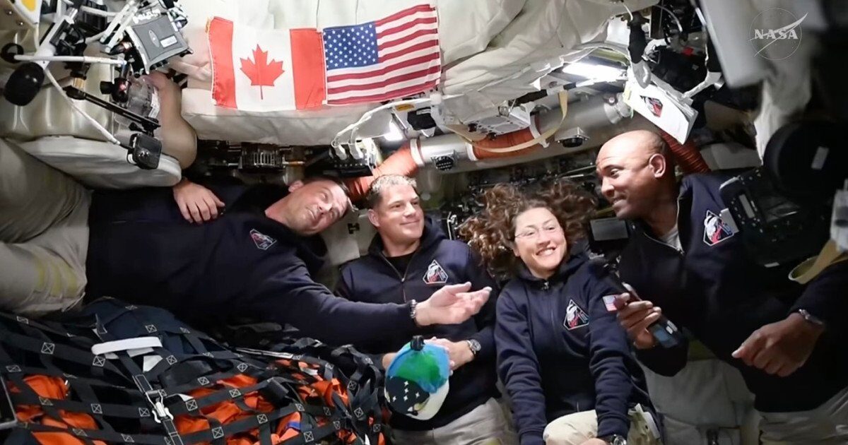 Astronauții de pe Artemis 2 se apropie de Lună: Un zbor istoric cu o premieră mondială Misiunea Artemis 2, un pas crucial în explorarea spațială, atinge un punct culminant luni, când cei patru astronauți vor deveni primii oameni care vor zbura în jurul Lunii după 1972
