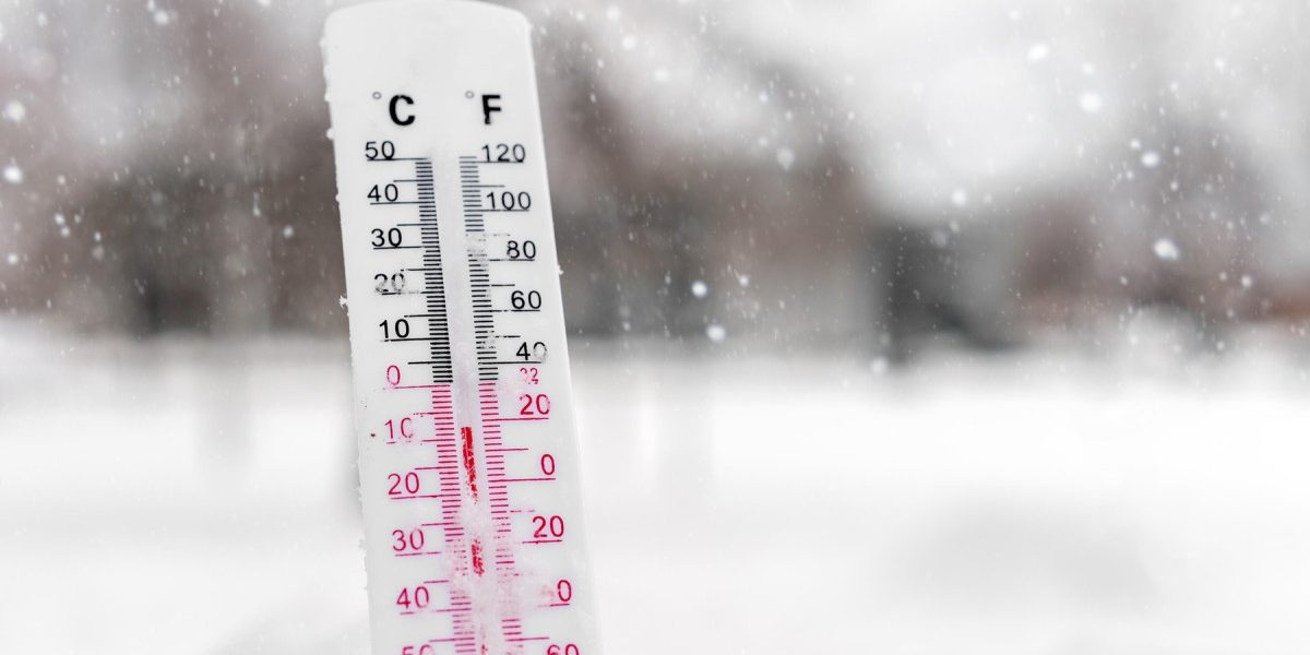 Vremea se răcește brusc: Ninsori la munte, vânt puternic în România