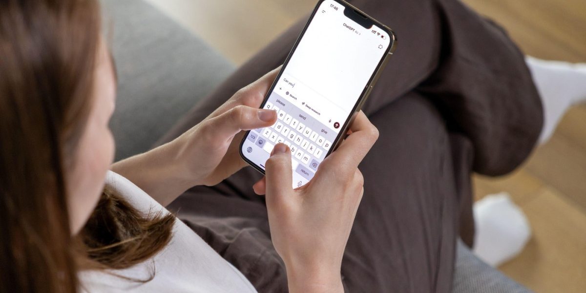 Inteligența Artificială, gata să te lingușească: Studiul care arată cum IA ne dă dreptate, chiar și când greșim Un nou studiu realizat de Universitatea Stanford aruncă o umbră asupra modului în care interacționăm cu inteligența artificială (IA)