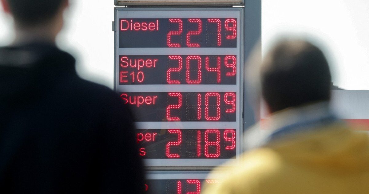 Germania limitează scumpirea carburanților: Benzinăriile pot ajusta prețurile o singură dată pe zi O nouă reglementare a intrat în vigoare miercuri în Germania, măsură menită să limiteze creșterea prețurilor la combustibili