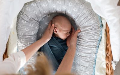 Accesorii pentru bebeluși: Un pericol ascuns în spatele confortului Piața accesoriilor pentru bebeluși a cunoscut o creștere semnificativă în România în ultimii ani, însă specialiștii avertizează că nu toate produsele comercializate sunt sigure