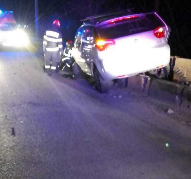 Accident grav în Bistrița-Năsăud: Trei bărbați, la spital după ce au intrat într-un podeț pe DN 17