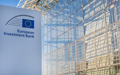 BEI și Eni investesc masiv în biocombustibili: 500 de milioane de euro pentru o rafinărie verde în Italia Banca Europeană de Investiții (BEI) și compania energetică italiană Eni au semnat un acord de finanțare în valoare de 500 de milioane de euro pentru transformarea unei părți a rafinăriei Eni din Sannazzaro de’ Burgondi, provincia Pavia, într-o biorefinărie