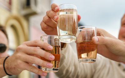 Consumul de alcool contrafăcut crește în preajma sărbătorilor pascale, avertizează Spirits România, asociația care reprezintă producătorii și distribuitorii de băuturi spirtoase