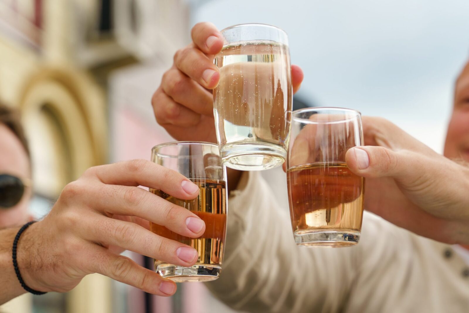 Consumul de alcool contrafăcut crește în preajma sărbătorilor pascale, avertizează Spirits România, asociația care reprezintă producătorii și distribuitorii de băuturi spirtoase