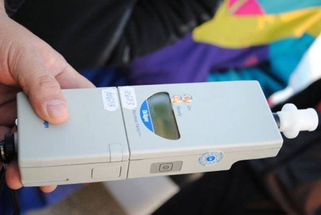 O tânără de 29 de ani, reținută după un accident rutier în Sibiu: Alcoolemie de peste 2 g/l O tânără în vârstă de 29 de ani a fost reținută de polițiști vineri, după ce cu o zi înainte a provocat un accident rutier pe o stradă din municipiul Sibiu