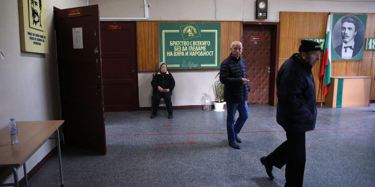 Alegeri în Bulgaria: Haos, absențe, incidente tehnice. Radev, model Orban