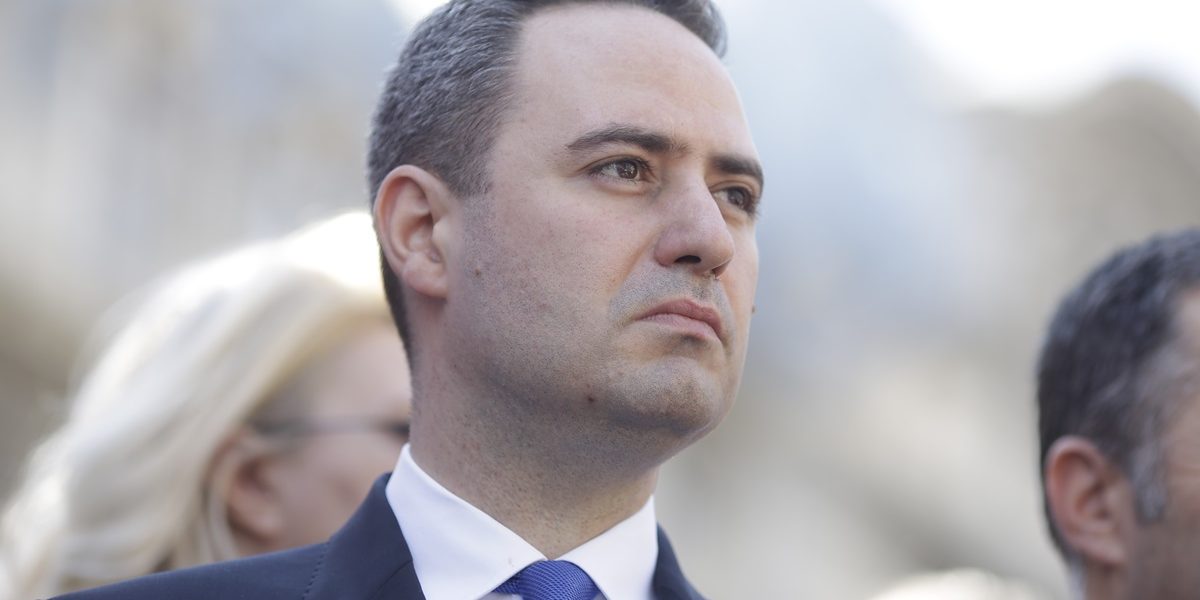 Finanțele, împrumut record pe fondul scandalurilor politice din România