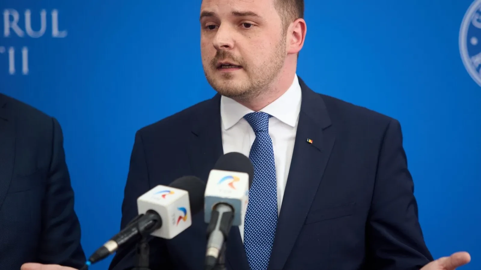 Ministrul Sănătății, Alexandru Rogobete, a declarat că va demisiona din funcție dacă Partidul Social Democrat (PSD) va decide retragerea miniștrilor din Guvern