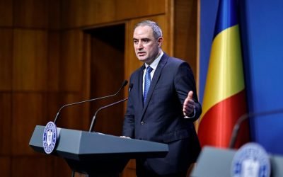 Nazare: România speră la îmbunătățirea perspectivei ratingului de către agențiile majore în 2026 București – Ministrul Finanțelor, Alexandru Nazare, a declarat recent că România ar putea beneficia de o îmbunătățire a perspectivei ratingului de la „negativ” la „stabil” din partea agențiilor majore de rating în 2026, dacă țara își menține angajamentul față de stabilizarea finanțelor publice