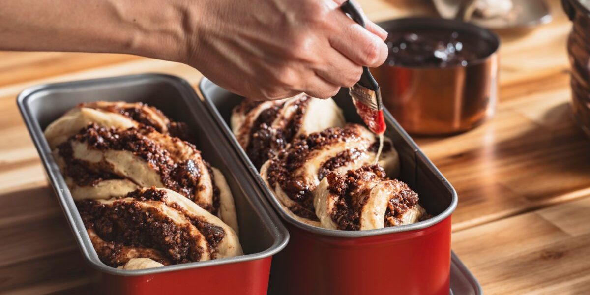 Secretul cozonacului pufos: Rețeta cu aluat opărit, ca la bunica, rezistă zile întregi