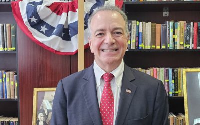 Ambasadorul SUA reafirmă angajamentul față de NATO, pe fondul declarațiilor lui Donald Trump Constanța – Ambasadorul Statelor Unite în România, Darryl Nirenberg, a reiterat angajamentul ferm al țării sale față de NATO și față de prevederea Articolului 5, referitoare la apărarea colectivă a aliaților