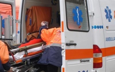Accident grav în ARAD: O victimă încarcerată, un autoturism răsturnat Un accident rutier grav a avut loc pe Bulevardul Revoluției din municipiul ARAD, în zona Ziridava