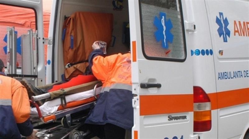 Accident grav în ARAD: O victimă încarcerată, un autoturism răsturnat Un accident rutier grav a avut loc pe Bulevardul Revoluției din municipiul ARAD, în zona Ziridava