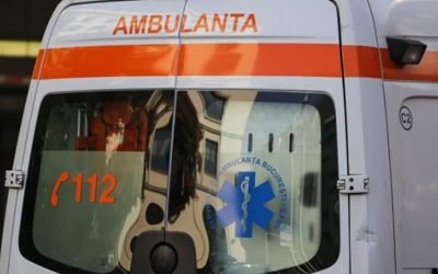 O femeie de 90 de ani din județul VÂLCEA a fost salvată de la moarte după ce o ambulanță care o transporta la spital a rămas blocată într-un sat din cauza drumului impracticabil