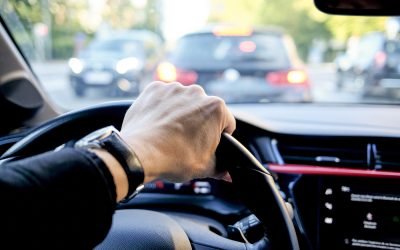 Amenzile pentru lipsa actelor auto ar putea dispărea: Proiect de lege care simplifică interacțiunea cu Poliția Rutieră Un proiect de lege, aflat în dezbatere, propune o schimbare majoră în Codul Rutier, care ar putea elimina amenzile pentru șoferii care nu au asupra lor documentele auto, precum permisul de conducere sau certificatul de înmatriculare