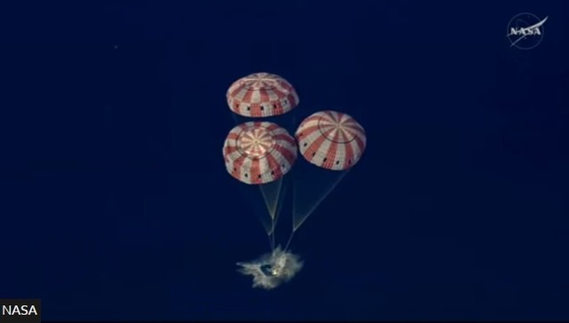 Orion a încheiat Misiunea Artemis II: Capsula, aterizare SPECTACULOASĂ în Pacific
