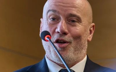 Elaborarea de către Olanda a restituirii tezaurului geto-dac de la Cotofenesti București – Ministerul Culturii din România a salutat recuperarea elmetului de AUR de la Cotofenesti și a două brățări dacice, bijuterii de o importanță istorică majoră